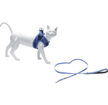 Katzengeschirr mit Leine an einer Katzenattrappe