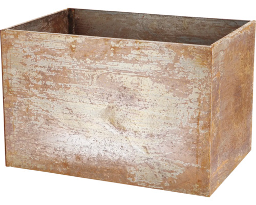 Rechteckiger Pflanzkasten mit unregelmäßiger Oberfläche