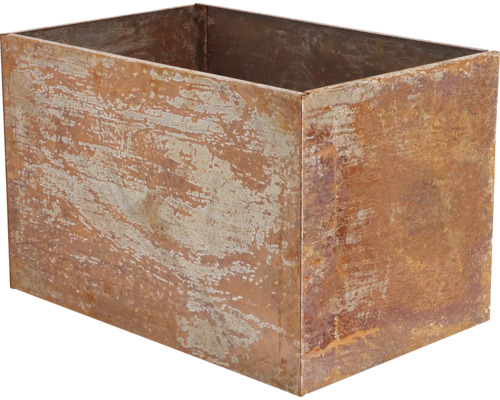 Rechteckiger Pflanzkasten aus Metall mit Rostoptik