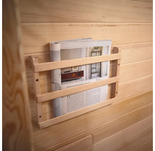 Porte-revues en bois sur mur en bois avec magazine