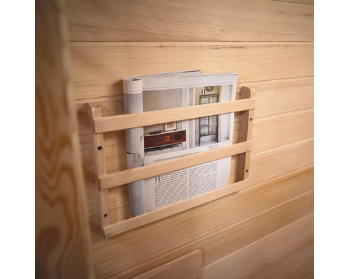 Porte-revues en bois sur mur en bois avec magazine