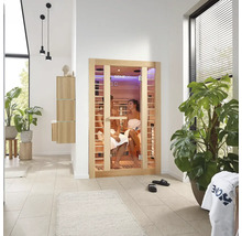 Salle de bain moderne avec sauna infrarouge et deux personnes en serviettes