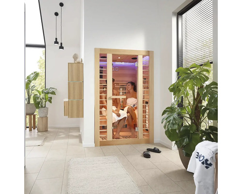 Salle de bain moderne avec sauna infrarouge et deux personnes en serviettes