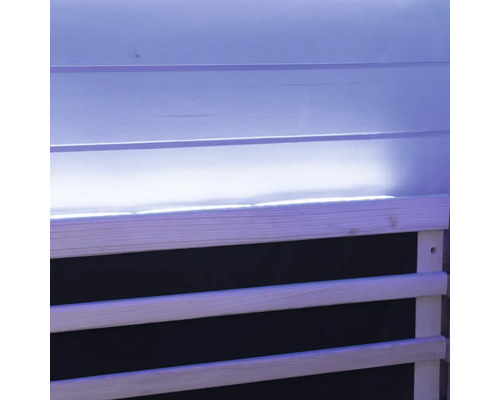 Revêtement en bois avec lamelles horizontales et éclairage