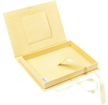 Boîte cadeau ouverte avec ruban