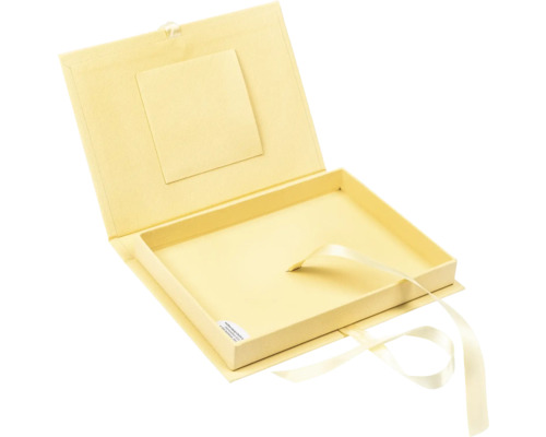 Boîte cadeau ouverte avec ruban