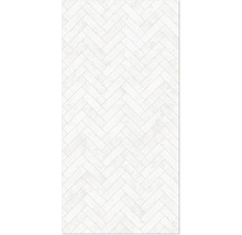 Carrelage clair à motif chevrons