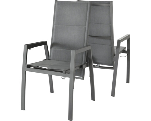 Zwei graue Gartenstühle mit Armlehnen und Textilbespannung