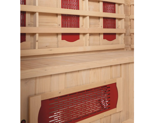 Aménagement intérieur d'un sauna avec lambris en bois et banc