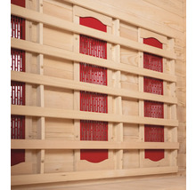 Intérieur de cabine infrarouge avec revêtement en bois et radiateurs infrarouges