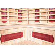 Vue intérieure d'un sauna infrarouge avec des bancs en bois et des panneaux chauffants