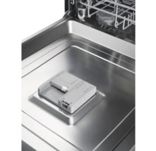 Innenraum eines Geschirrspülers mit Reinigerfach