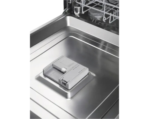 Intérieur d'un lave-vaisselle avec distributeur de produit de nettoyage