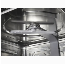 Intérieur d'un lave-vaisselle avec bras de lavage