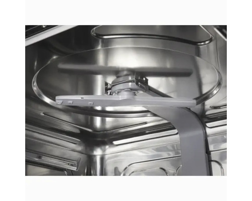 Intérieur d'un lave-vaisselle avec bras de lavage