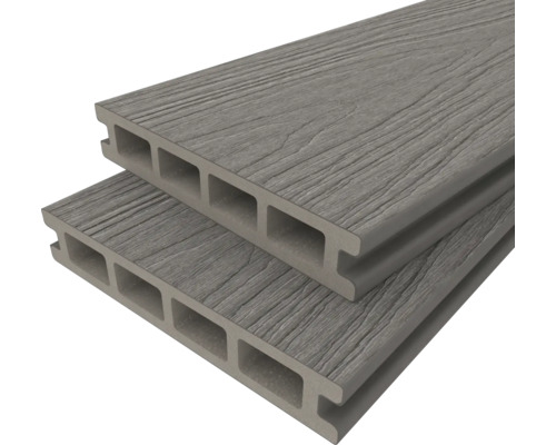 Zwei Terrassendielen aus Verbundmaterial mit Hohlkammern