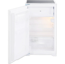 Réfrigérateur ouvert et vide avec des étagères