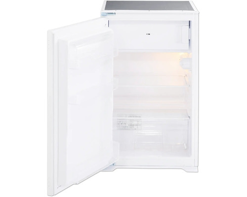 Réfrigérateur ouvert et vide avec des étagères