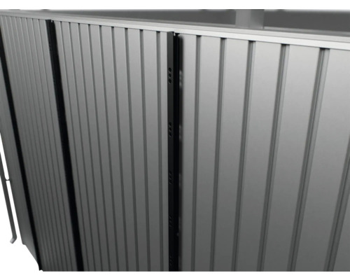 Gros plan d'un volet roulant en métal