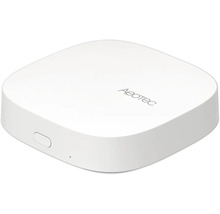 Hub Smart Home Aeotec, forme carrée blanche avec coins arrondis, Aeotec Logo sur le dessus.