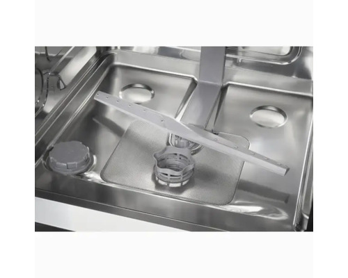 Intérieur d'un lave-vaisselle avec bras d'aspersion et filtre