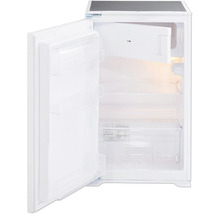 Geöffneter, weisser Kühlschrank mit Innenbeleuchtung