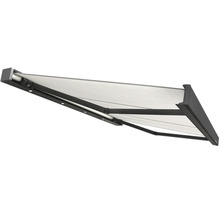 Ausgefahrene Markise mit Beleuchtung