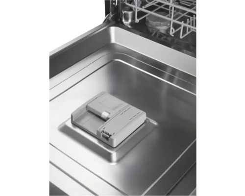 Intérieur d'un lave-vaisselle avec compartiment pour le produit de nettoyage