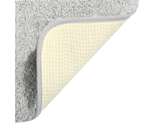 Vue détaillée d'un tapis gris à poils longs