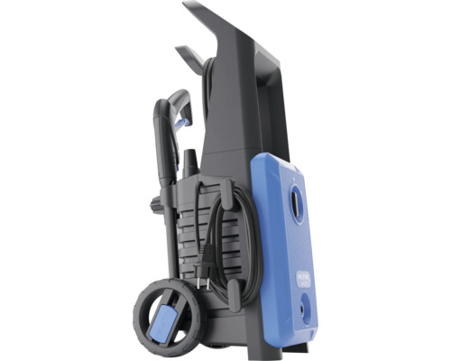 Nilfisk Hochdruckreiniger mit Rädern und Zubehörhalterung