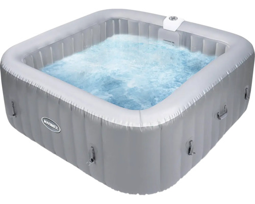 Aufblasbarer Whirlpool gefüllt mit Wasser