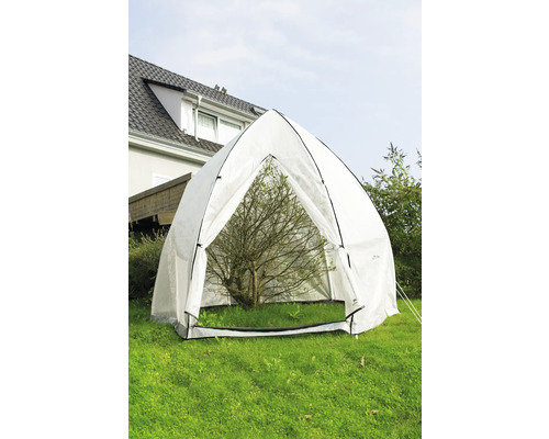 Tente de jardin pour protéger les plantes dans le jardin.