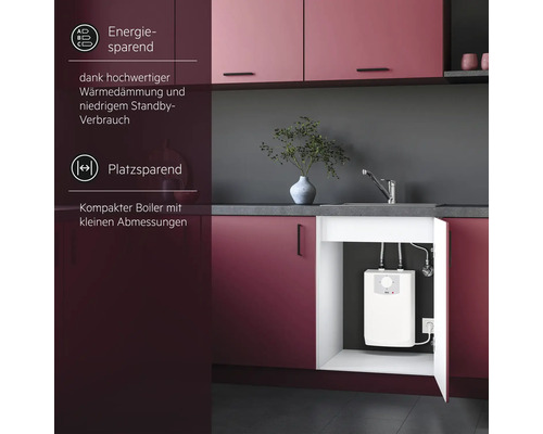 Kompakter Untertischboiler in einem Küchenschrank unter einer Spüle installiert