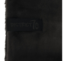 Logo District 70 sur un lit pour animaux de compagnie