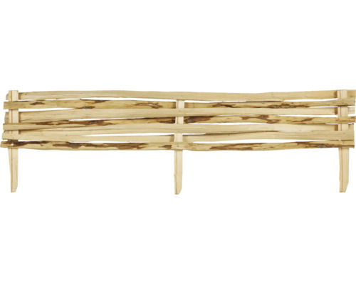 Holzzaun mit naturbelassener Optik für den Garten