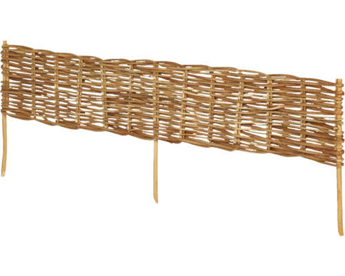 Geflochtener Weidenzaun zur Gartendekoration