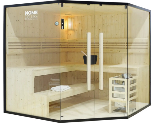 Sauna d'angle avec bancs en bois, poêle de sauna, lampe et façade en verre
