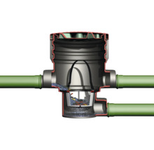 Coupe d'une cour avec panier à feuilles et tuyaux de raccordement