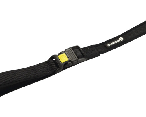 Harnais pour chien noir avec fermoir jaune et logo Beeztees