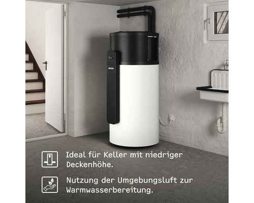 Warmwasserspeicher in einem Kellerraum mit Waschbecken und Treppe