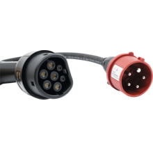 Adapterkabel mit Elektrofahrzeugstecker und Drehstromstecker