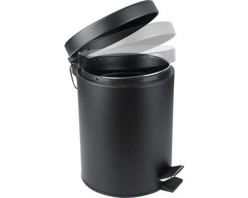 Poubelle à pédale noire avec couvercle ouvert.