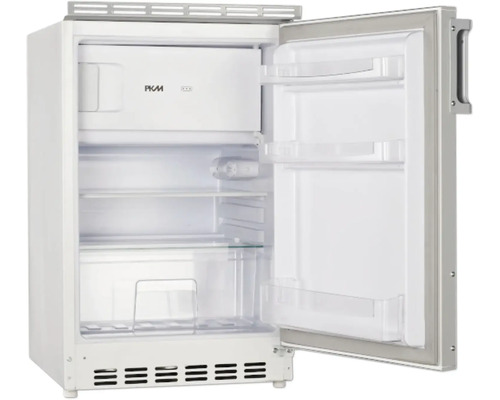 Réfrigérateur blanc ouvert avec étagères et compartiment congélateur.