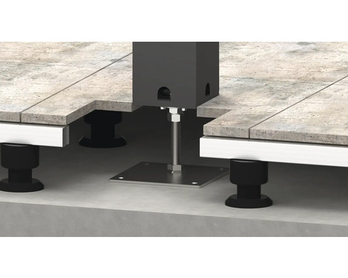 Aufgeständerter Terrassenaufbau mit höhenverstellbaren Stelzlagern