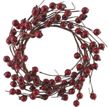 Couronne décorative avec baies rouges et branches marron