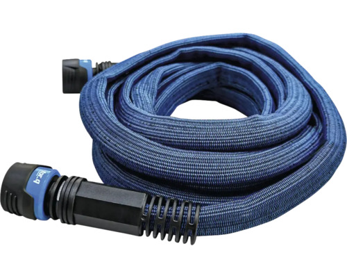 Aufgerollter flexibler Gartenschlauch mit Textilummantelung