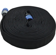 Tuyau d'arrosage plat enroulé avec raccords