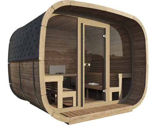 Moderne Fasssauna aus hellem Holz mit Glasfront, dunklem Schindeldach und Innenausstattung mit Holzbänken und Saunaofen.