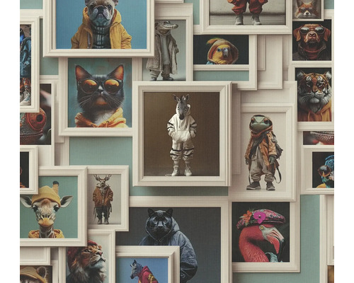 Mur avec portraits d'animaux encadrés dans un style anthropomorphe