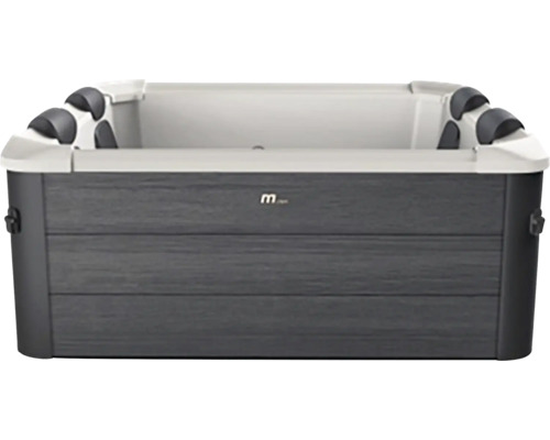 Jacuzzi indépendant avec revêtement en bois gris